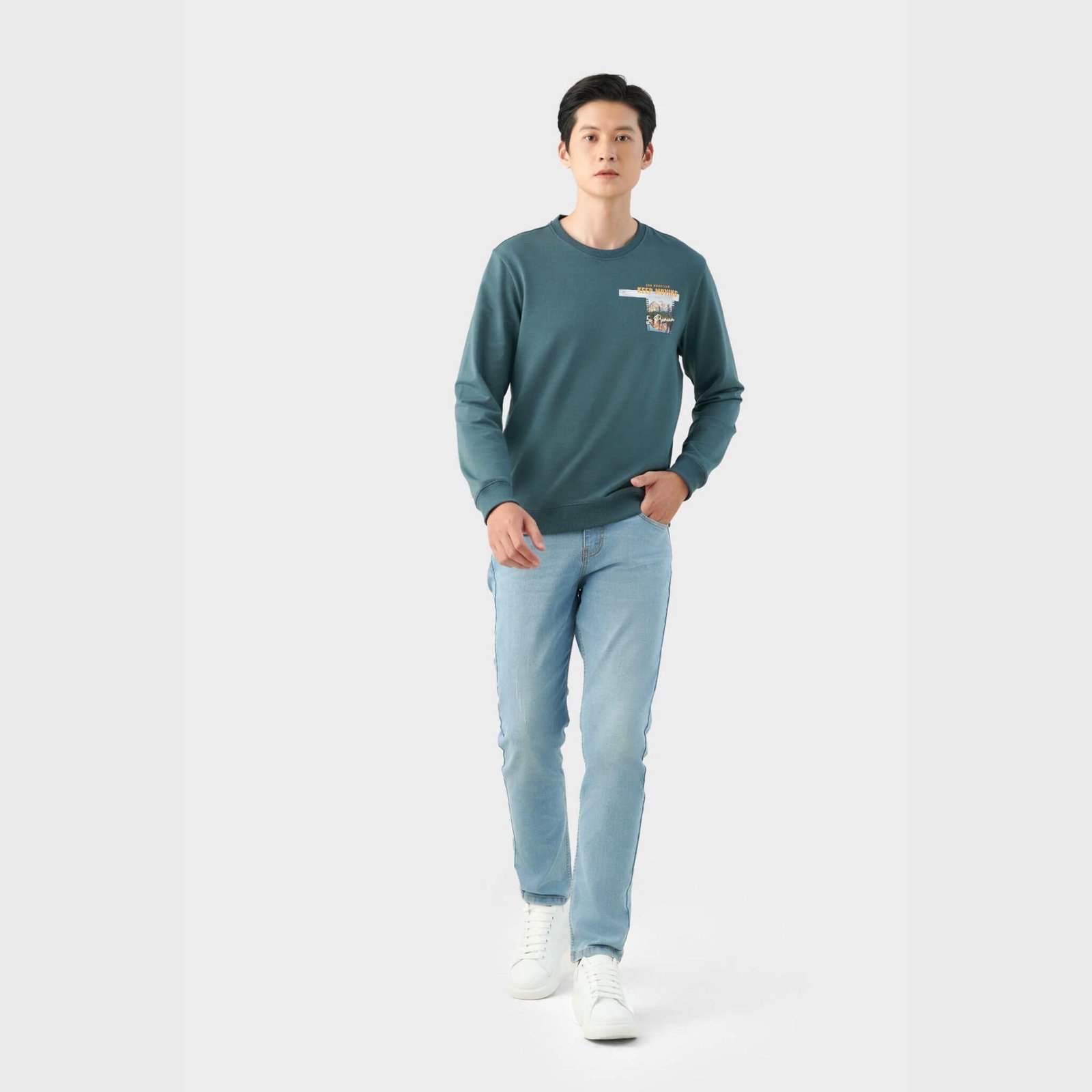 Áo nỉ dài tay màu xanh cổ vịt cao cấp, hợp với người mệnh Hỏa tương sinh Mộc