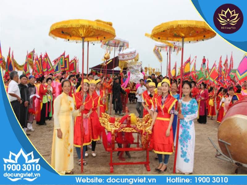 Bài văn khấn đền phủ ngắn gọn và thành tâm khi hành lễ
