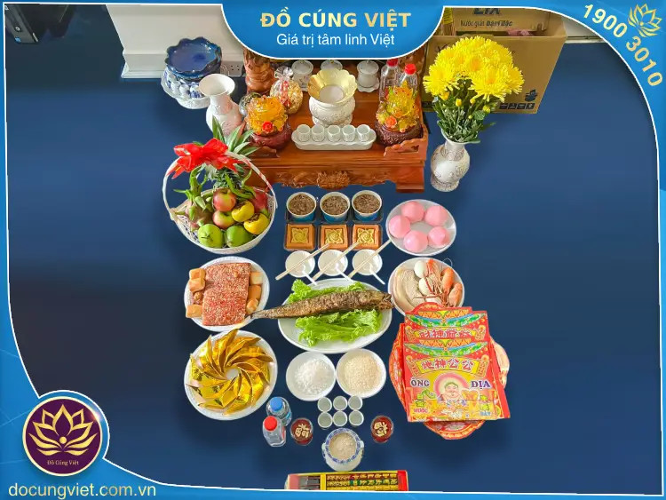 Bàn thờ cúng ngày vía thần tài trang nghiêm với hoa quả, nhang đèn