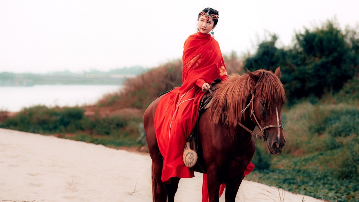 Bảng màu sắc tương sinh tương khắc với mệnh Kim của nam sinh năm 2014, gợi ý chọn vật phẩm phong thủy