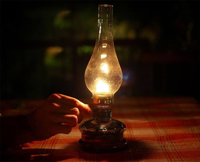 Bé sinh con 2025 mệnh gì: hình ảnh minh họa mệnh Phú Đăng Hỏa với ngọn lửa ấm áp