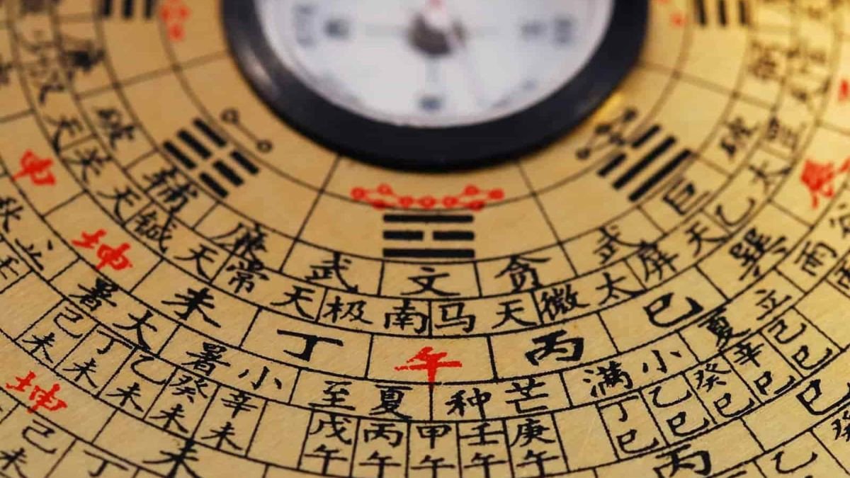 Biểu tượng âm dương ngũ hành, thể hiện cung mệnh khác biệt cho nam nữ sinh năm 1978