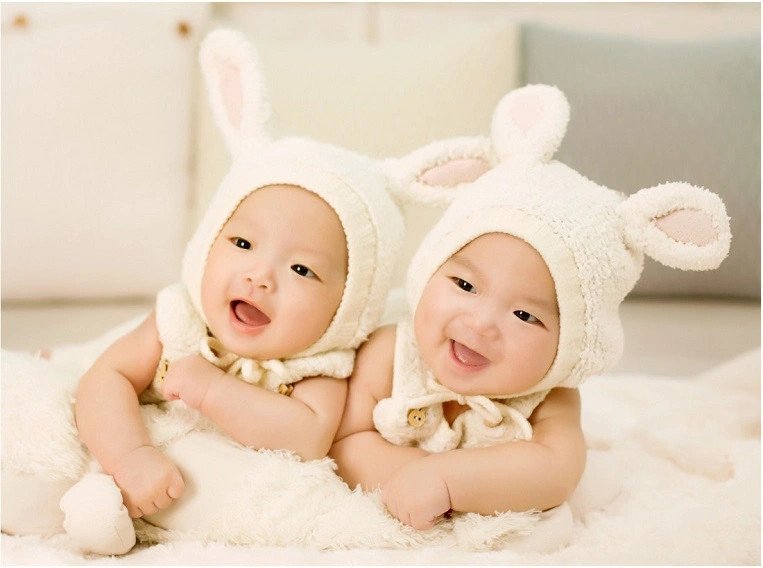 Bố mẹ sinh năm 1981, 1993, 1985, 1997, 2005 được xem là phù hợp để sinh con vào năm Ất Tỵ 2025.