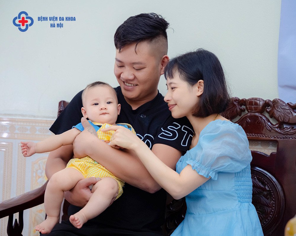 Bố mẹ tìm hiểu về sự tương hợp khi sinh con năm 2026 mệnh gì