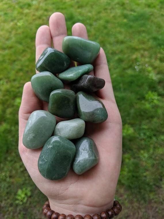 Cách tẩy uế và nạp năng lượng cho đá Aventurine hiệu quả