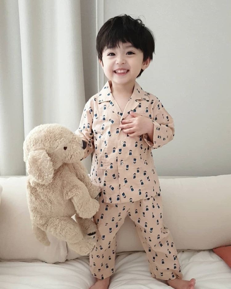 Cậu bé tên Minh Khang, biểu tượng của sự thông minh và an lành