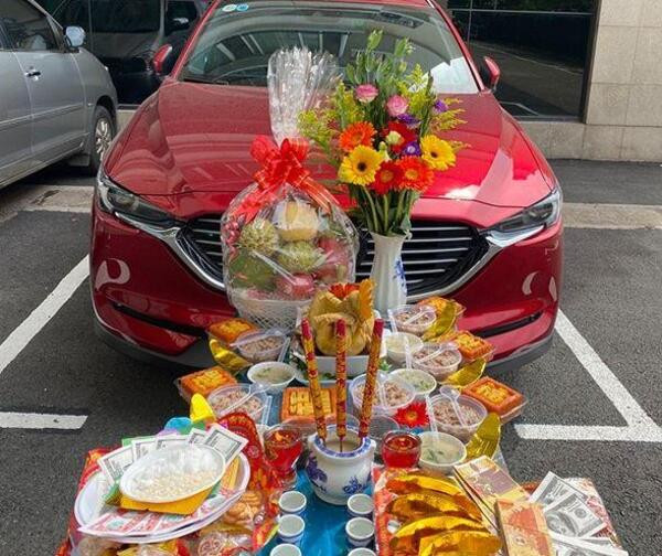 Chọn ngày giờ tốt để tiến hành lễ cúng xe ô tô mới