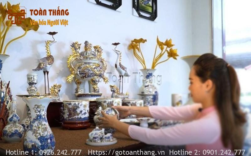 Chuẩn bị lễ vật và dụng cụ cần thiết cho nghi thức tỉa chân nhang