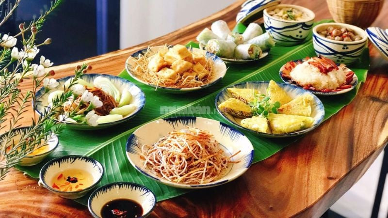 Chuẩn bị mâm lễ vật đầy đủ và trang trọng cho nghi lễ văn khấn Mẹ Diêu Trì tại nhà.