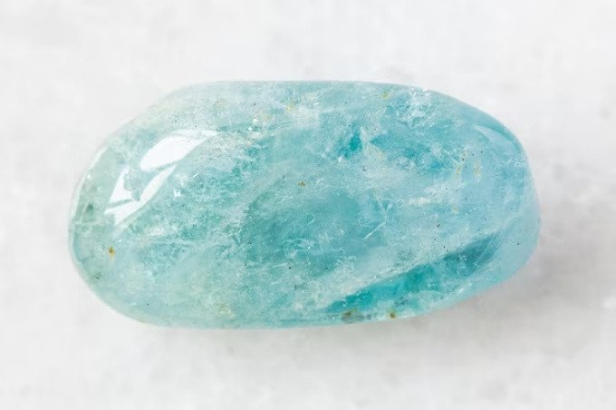 Đá Aquamarine mang lại trí tuệ và bình yên cho nữ Đinh Sửu 1997