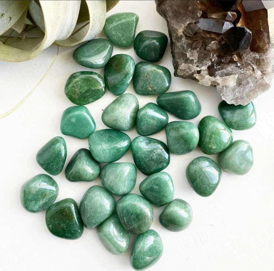 Đá Aventurine hợp mệnh Mộc và mệnh Hỏa mang lại may mắn