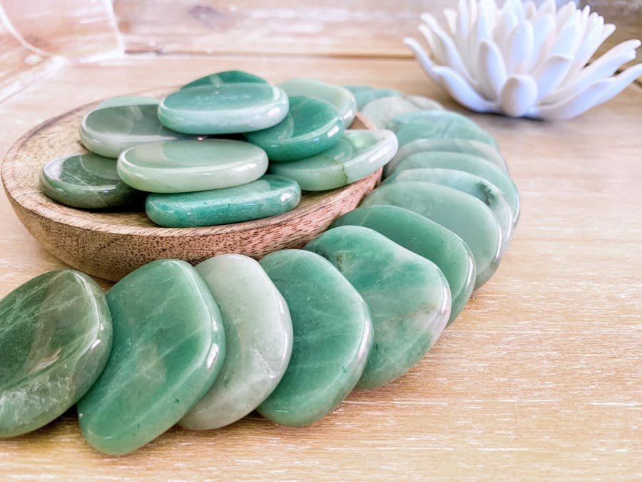 Đá Aventurine thạch anh mỡ với màu xanh đặc trưng