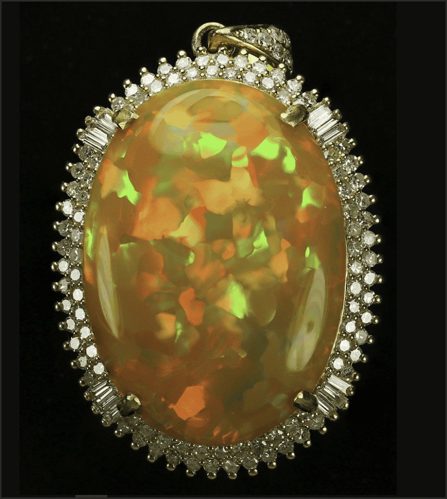 Đá Opal vàng thu hút tài lộc, hợp mệnh Kim, Thổ