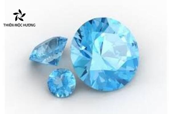 Đá Topaz xanh mang đến nhiều may mắn cho gia chủ 2010