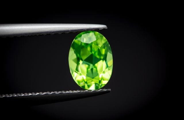 Đơn vị Carat dùng để đo lường trọng lượng và chất lượng của đá quý Peridot