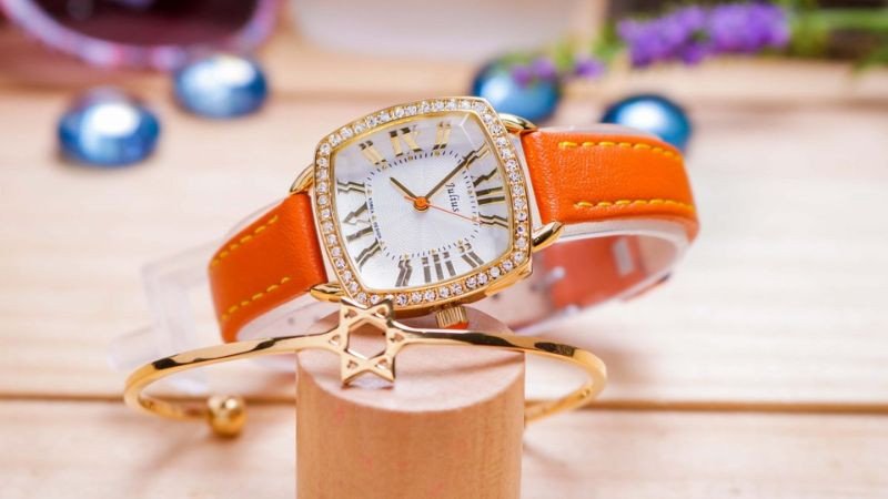 Đồng hồ màu xanh lá, đỏ, hồng phù hợp cho người mệnh Hỏa 1995