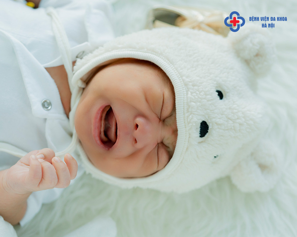 Em bé sơ sinh mệnh Thiên Hà Thủy