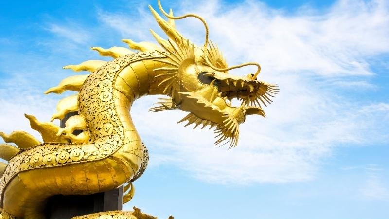 Hình ảnh rồng vàng biểu tượng cho người tuổi Rồng sinh năm Canh Thìn 2000 mang mệnh Kim