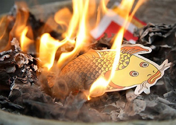 Hóa vàng mã cúng Ông Công Ông Táo