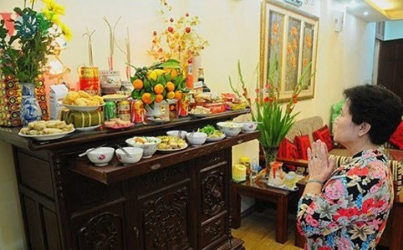 Mâm cúng ngày giỗ thường với lễ vật đầy đủ và chu đáo