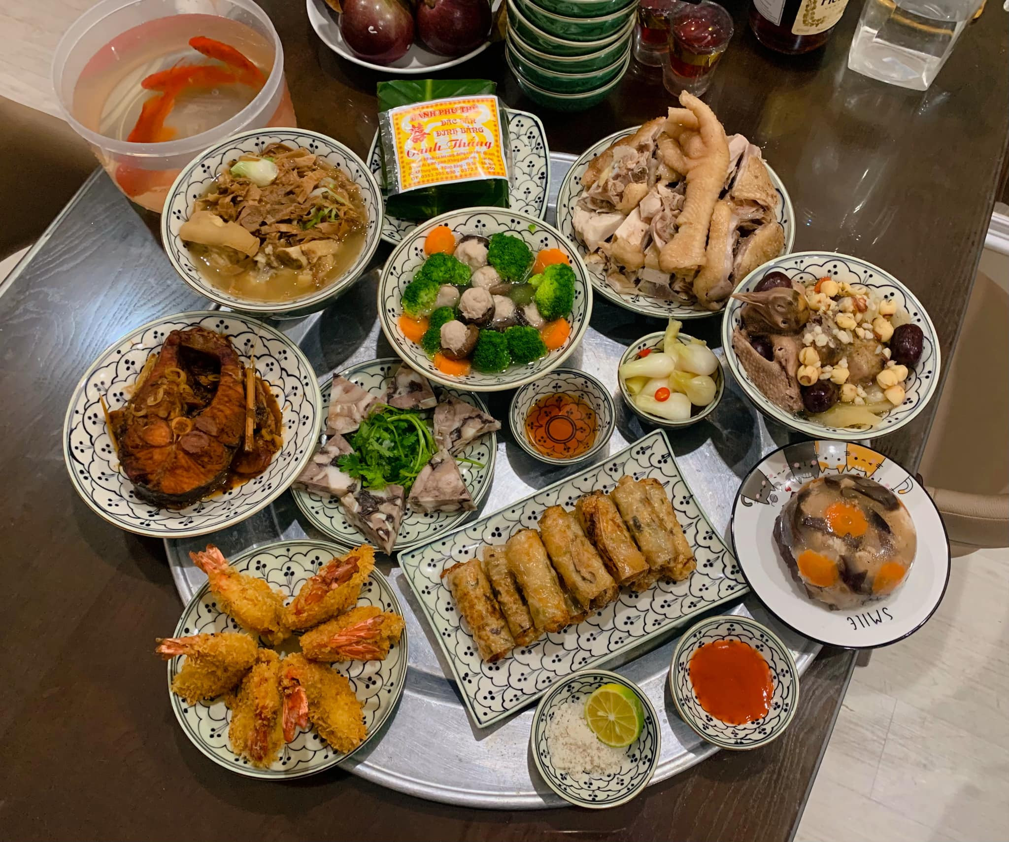 Mâm cúng ông táo theo phong cách truyền thống miền Bắc, với các món đặc trưng