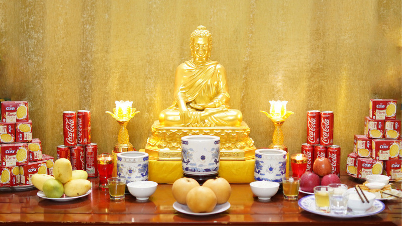 Mâm cúng trang trọng cho nghi thức van khan bao sai ban tho và tỉa chân nhang