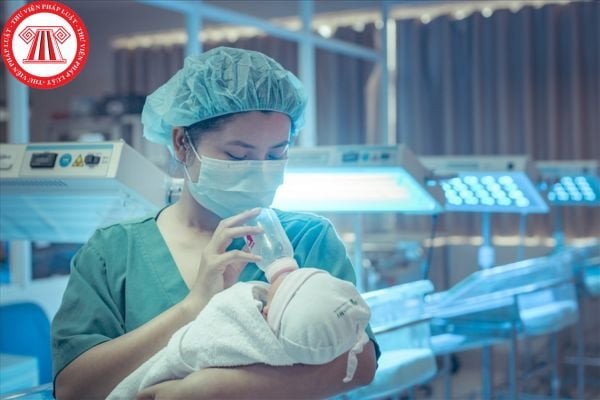 Mẹ và bé hạnh phúc, biểu tượng cho gia đình hòa hợp khi sinh con năm 2026 là mệnh gì