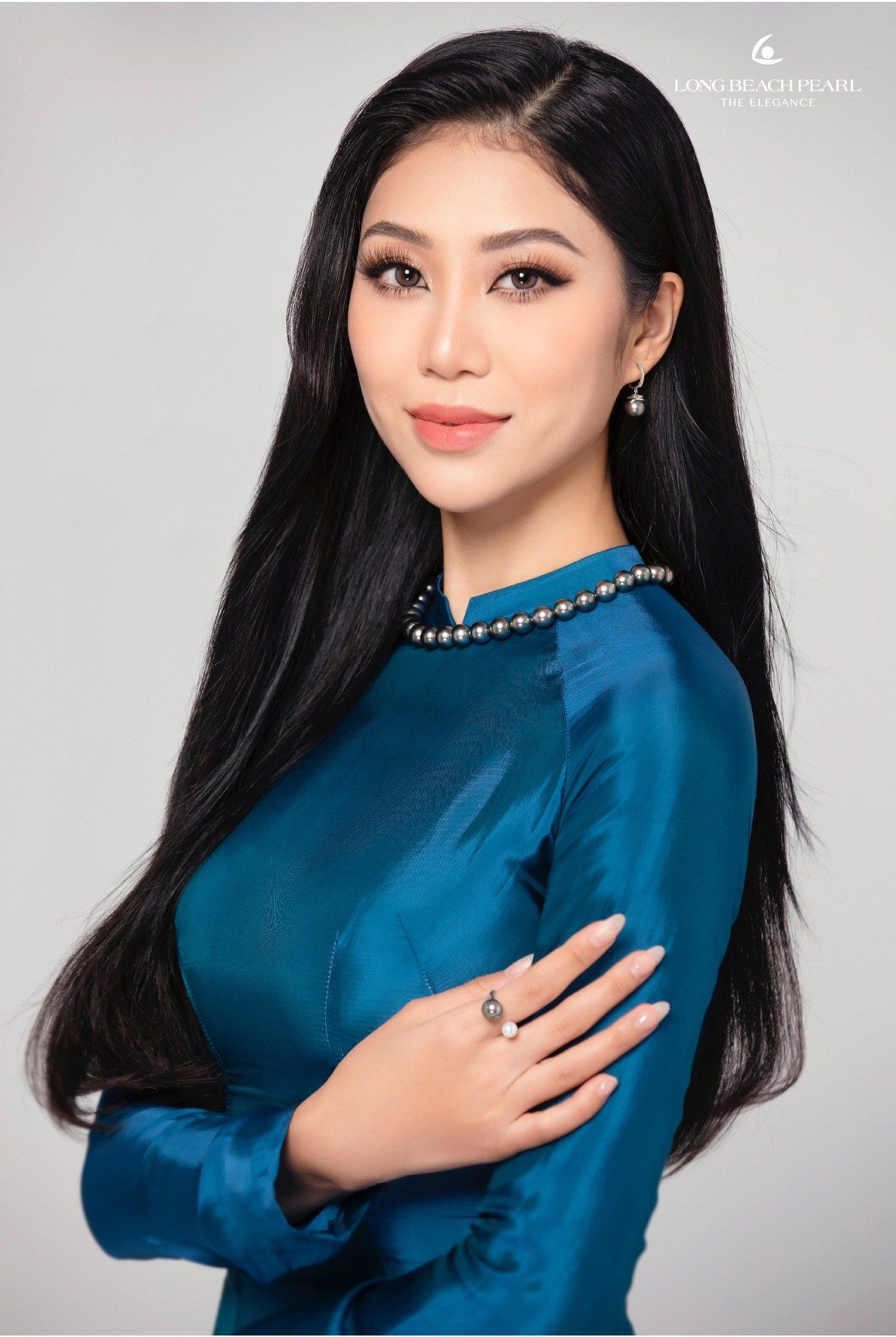 Ngọc trai đen hỗ trợ hình ảnh sâu lắng