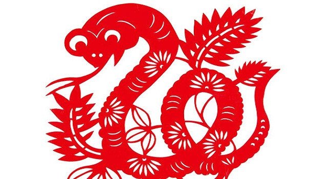 Nữ Quý Tỵ 1953 có tính cách linh hoạt, nhạy bén và có phần bí ẩn.