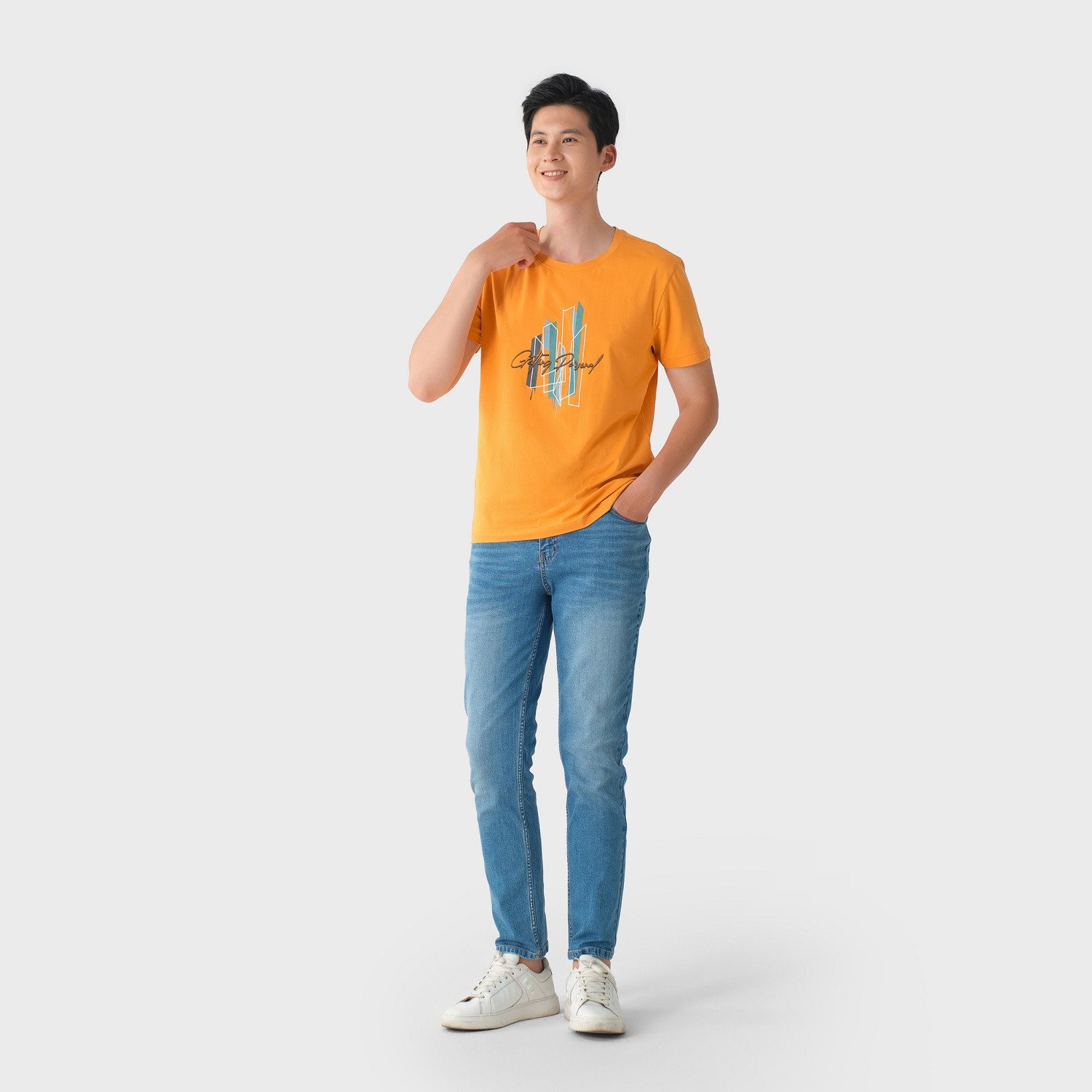 Phối đồ màu vàng tươi tắn, mang đến năng lượng tích cực cho người sinh năm 1986.