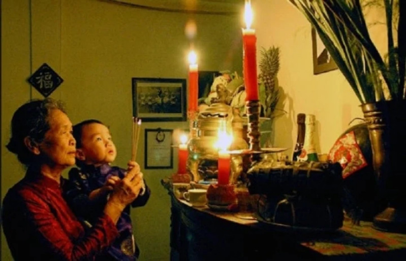 Quy trình chuẩn bị lễ vật và cách khấn gia tiên