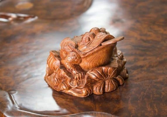 Thiềm Thừ mang lại phú quý cho người sinh năm 1952 mệnh gì hợp màu gì