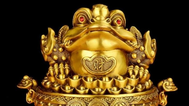 Thiềm Thừ phong thủy biểu tượng phú quý cho nữ sinh 2003