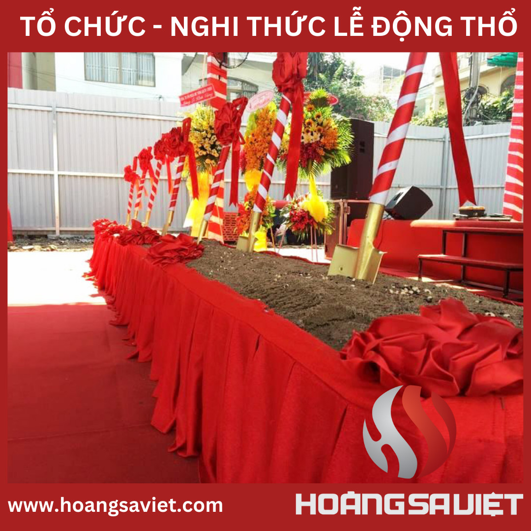 Thực hiện nghi thức xúc đất đầu tiên trong lễ động thổ xây dựng
