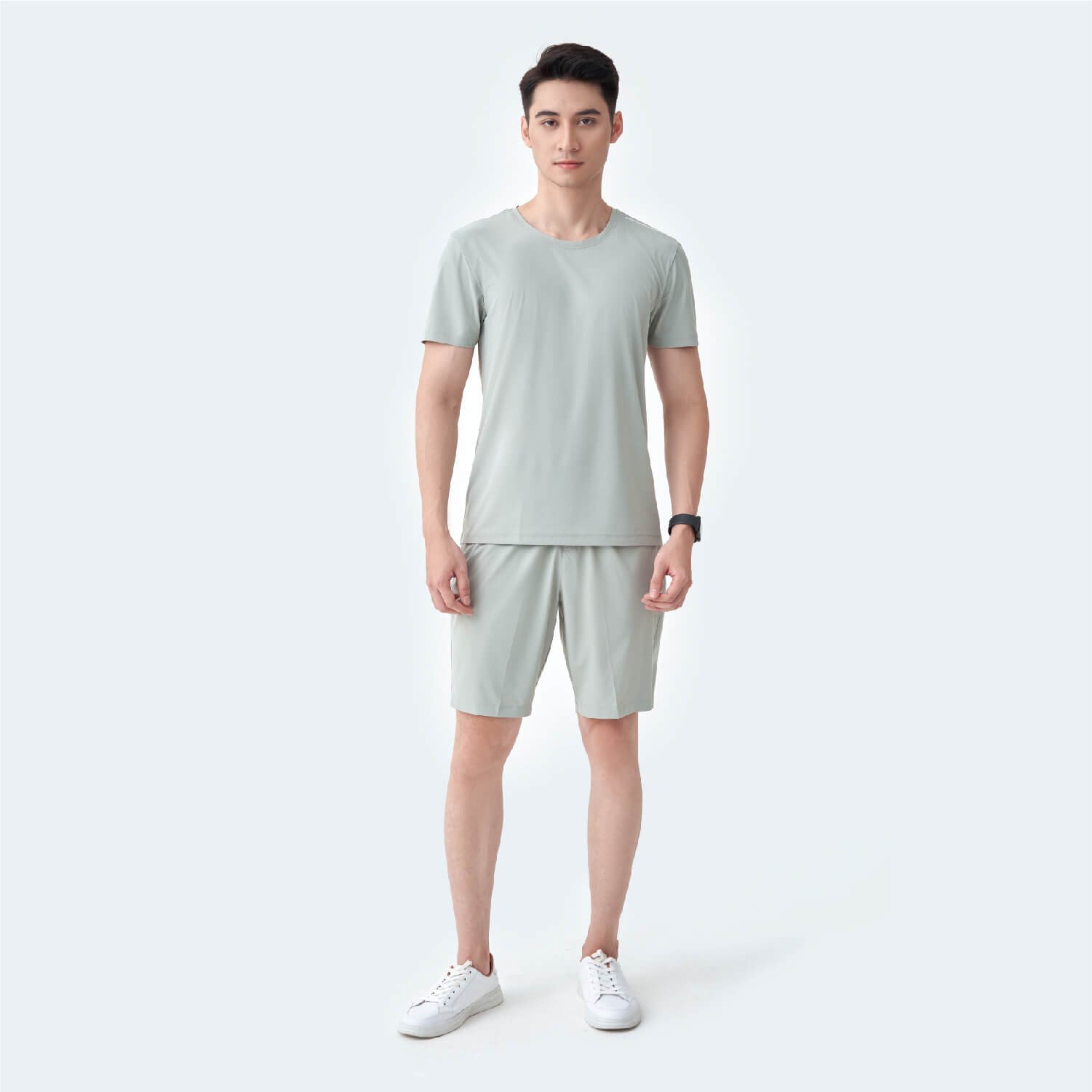Trang phục màu ghi giúp người mệnh Kim 2001 thêm năng lượng