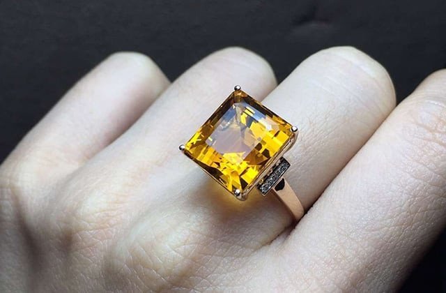 Trang sức đá Citrine thu hút tài lộc và may mắn