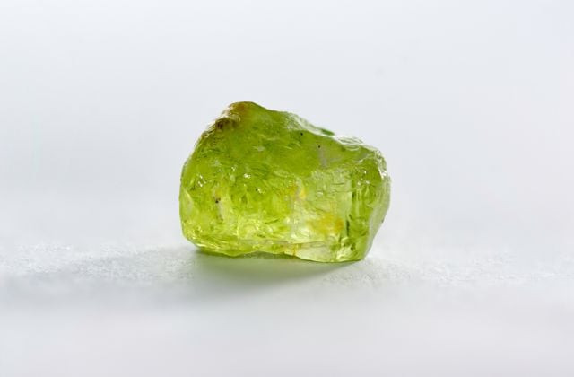 Trang sức đá quý Peridot màu xanh Olive thể hiện sự sang trọng và có giá trị cao