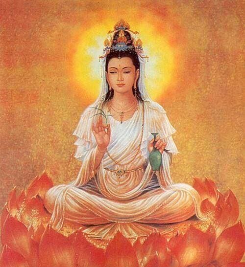 Tượng Bồ Tát Quan Âm linh thiêng tại chùa, nơi đọc văn khấn đi chùa đầu năm