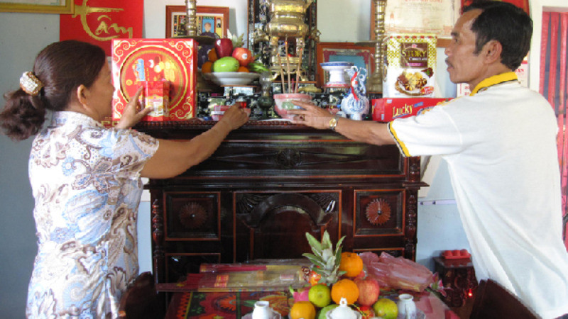 Văn khấn bao sái bát hương bàn thờ Thần Tài Thổ Địa linh thiêng