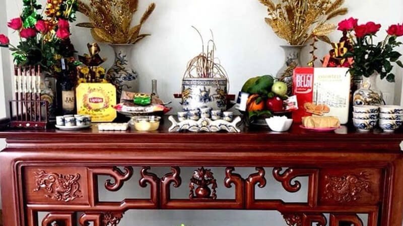 Văn khấn thể hiện lòng thành tâm, tôn kính đối với vong linh Tổ tiên, Thần thánh, chư vị Thánh hiền