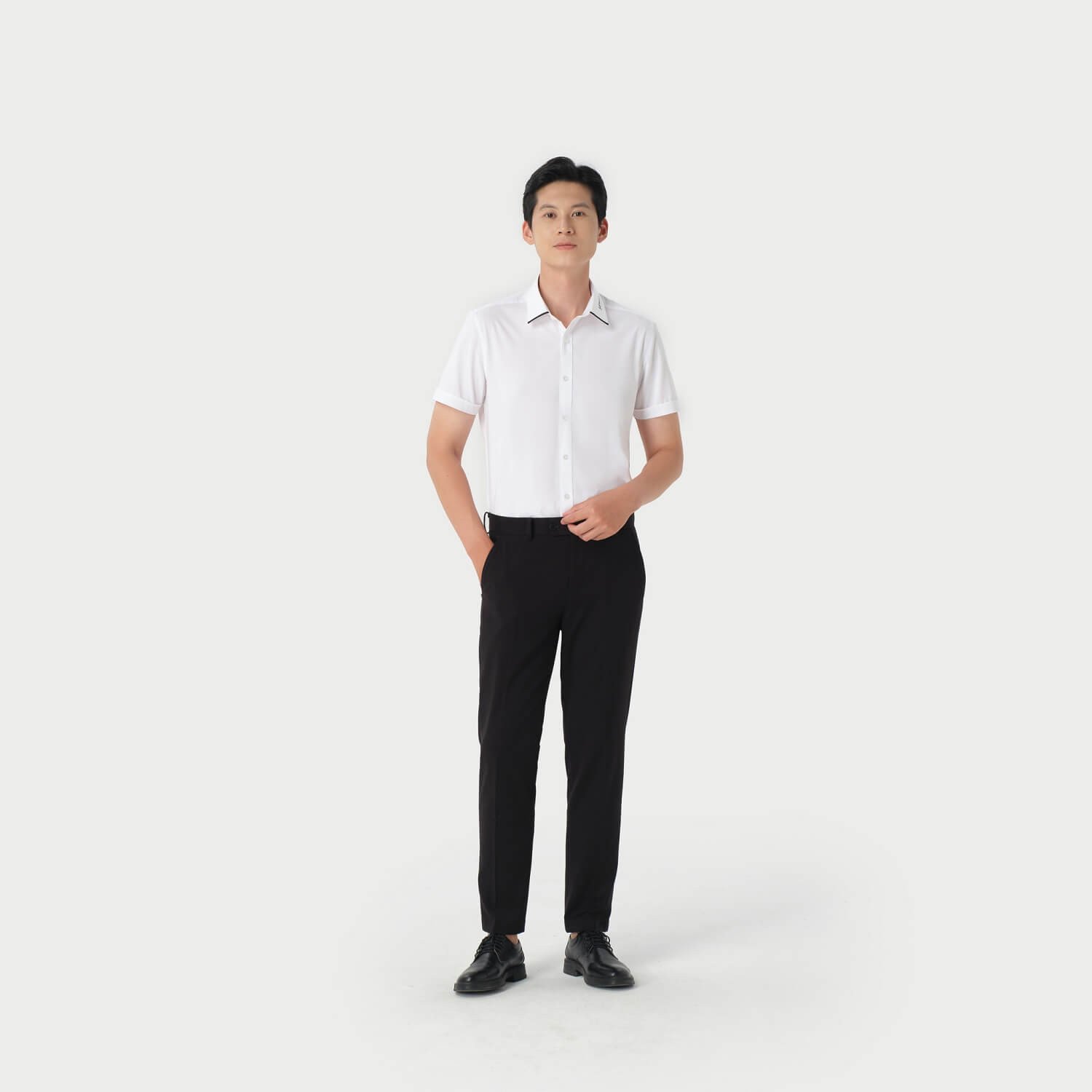 Vật phẩm thờ cúng màu trắng