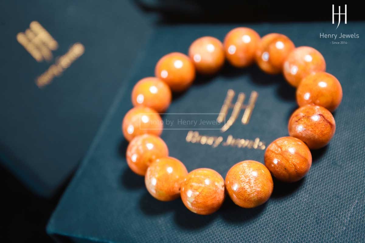 Vòng tay đá san hô màu cam tượng trưng cho sức sống bền bỉ