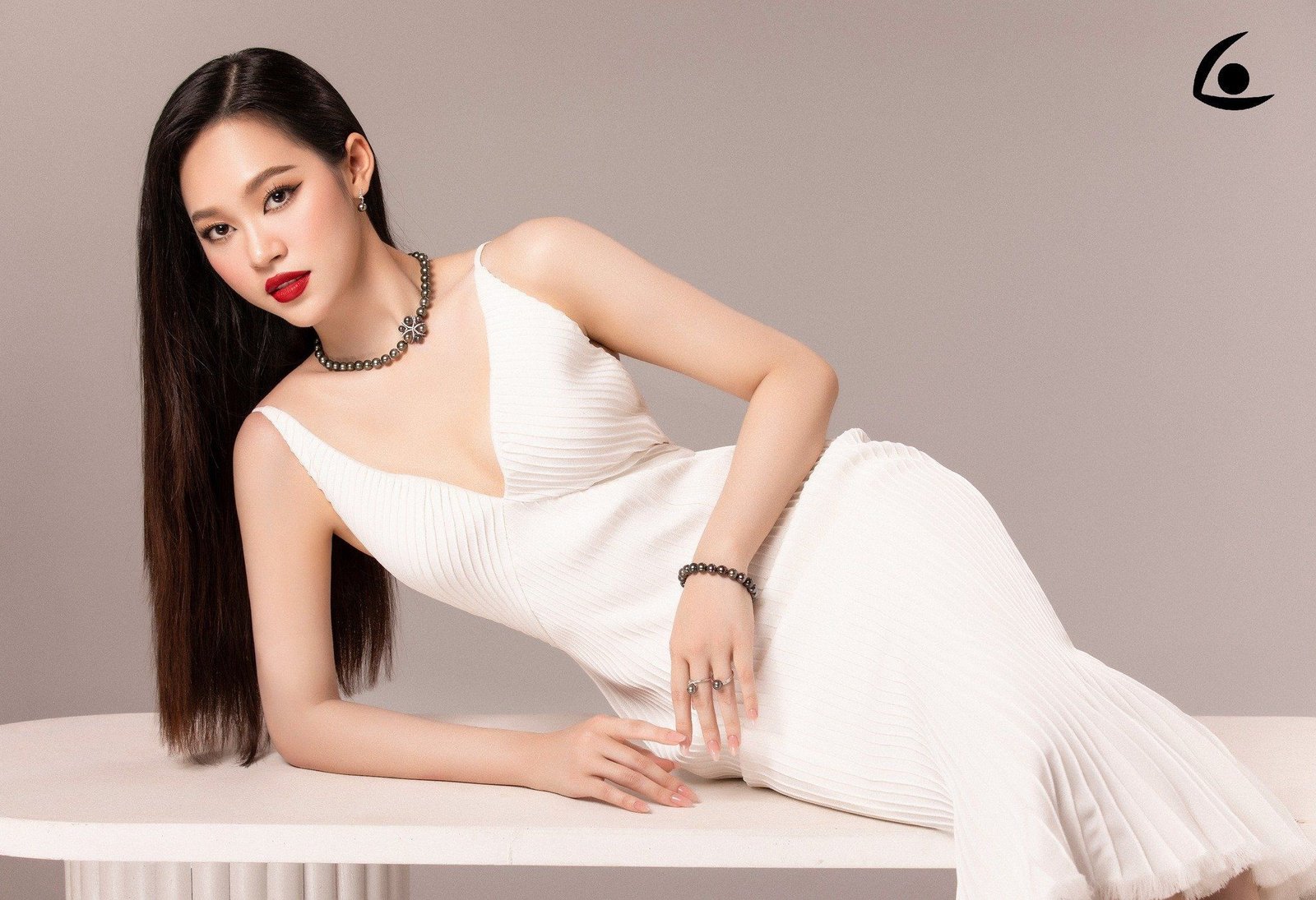 Vòng tay màu đen phong thủy cho tuổi Tân Dậu mệnh Mộc