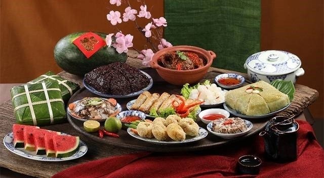 Bàn thờ gia tiên Việt Nam trong ngày lễ quan trọng