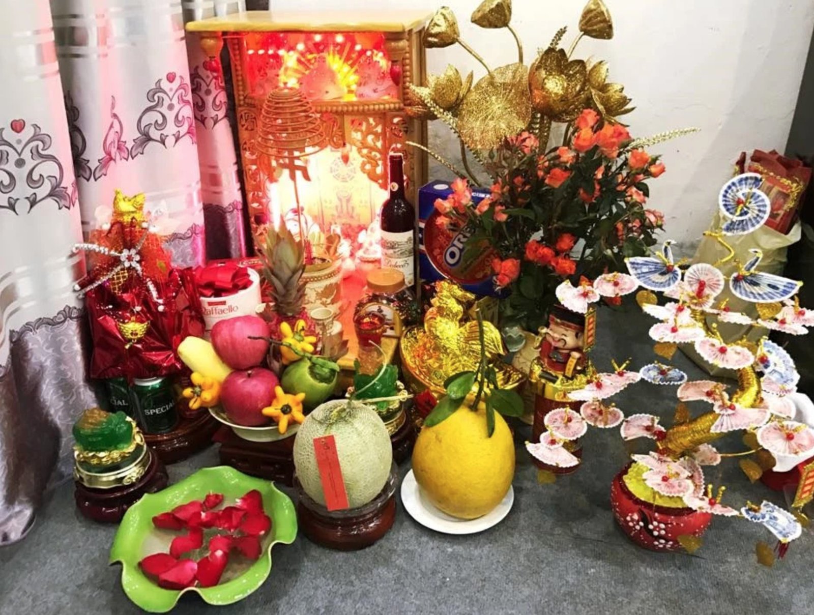 Bàn thờ Thổ Địa Thần Tài ngày Rằm mùng 1 trang trọng