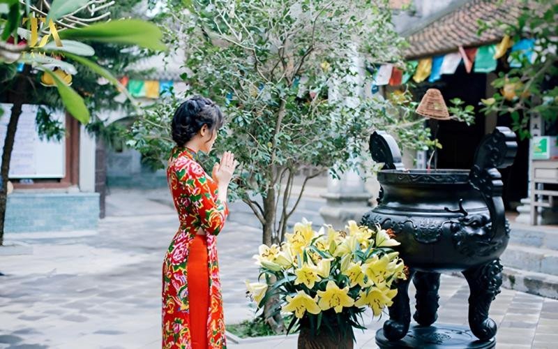 Các lưu ý về thái độ và trang phục khi cúng cầu duyên