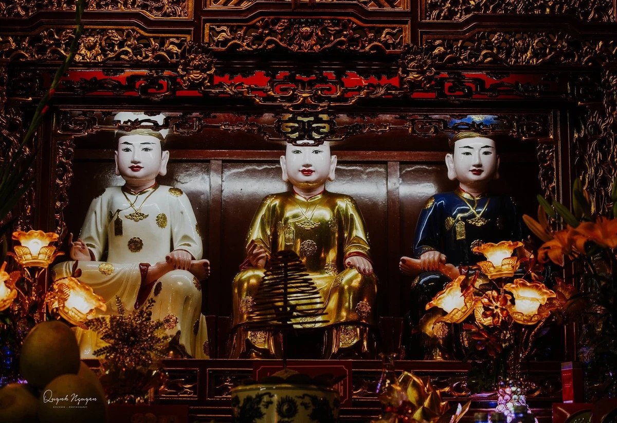 Hình ảnh Quan Hoàng Mười linh thiêng trong tín ngưỡng Tứ Phủ