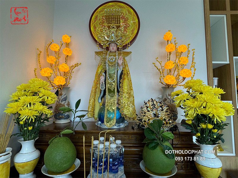 Hình ảnh tượng Mẹ Địa Mẫu trong không gian thờ tự trang nghiêm