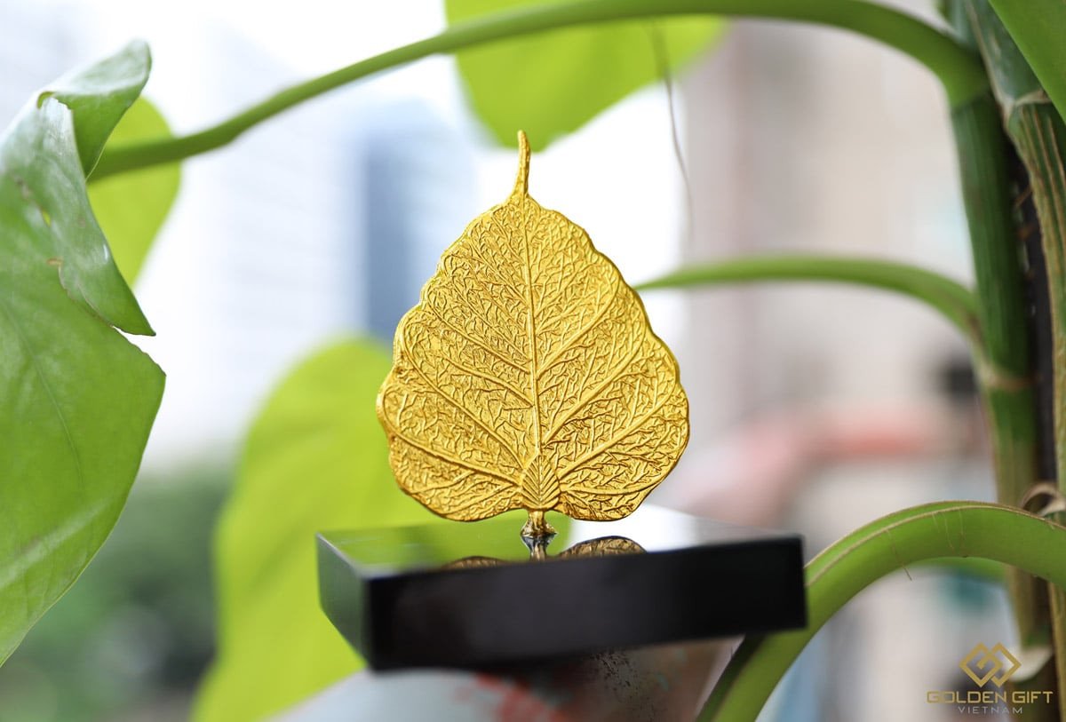 Lá Bồ Đề mạ vàng được nhiều người lựa chọn trong tháng cô hồn năm nay