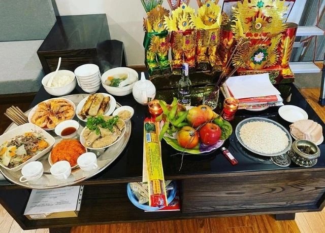 Mâm cơm cúng ông Công ông Táo truyền thống với đủ đầy lễ vật